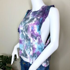 Anna & Ava L/XL Tie Dye ruffle sleeveless crop top